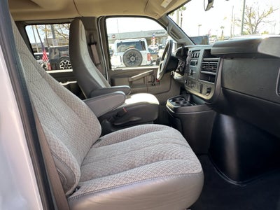 2025 Chevrolet Express 3500 LT Passenger