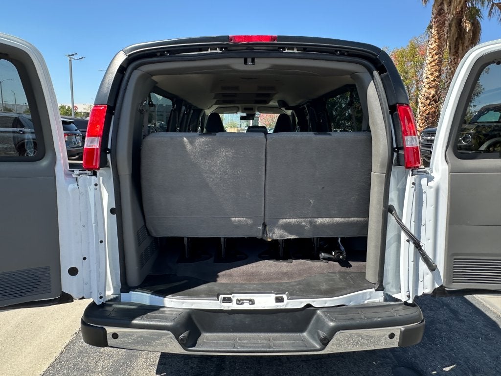 2025 Chevrolet Express 3500 LT Passenger