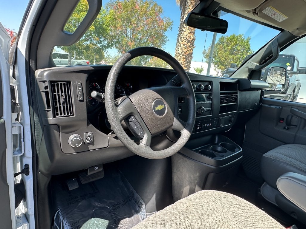 2025 Chevrolet Express 3500 LT Passenger