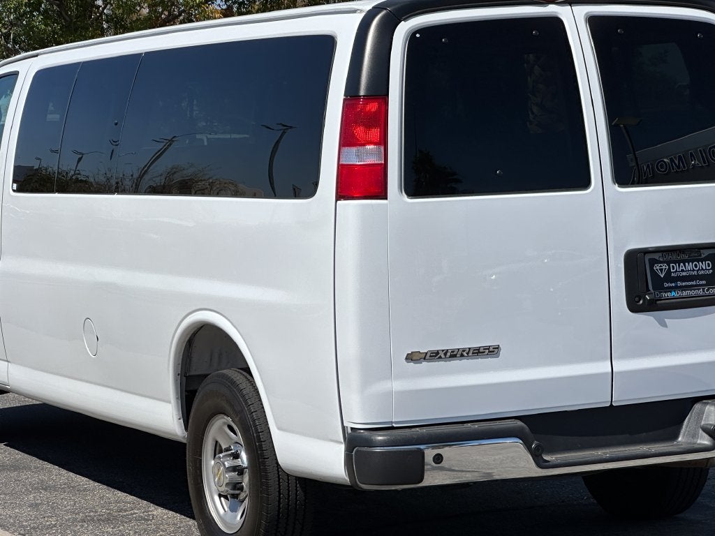 2025 Chevrolet Express 3500 LT Passenger