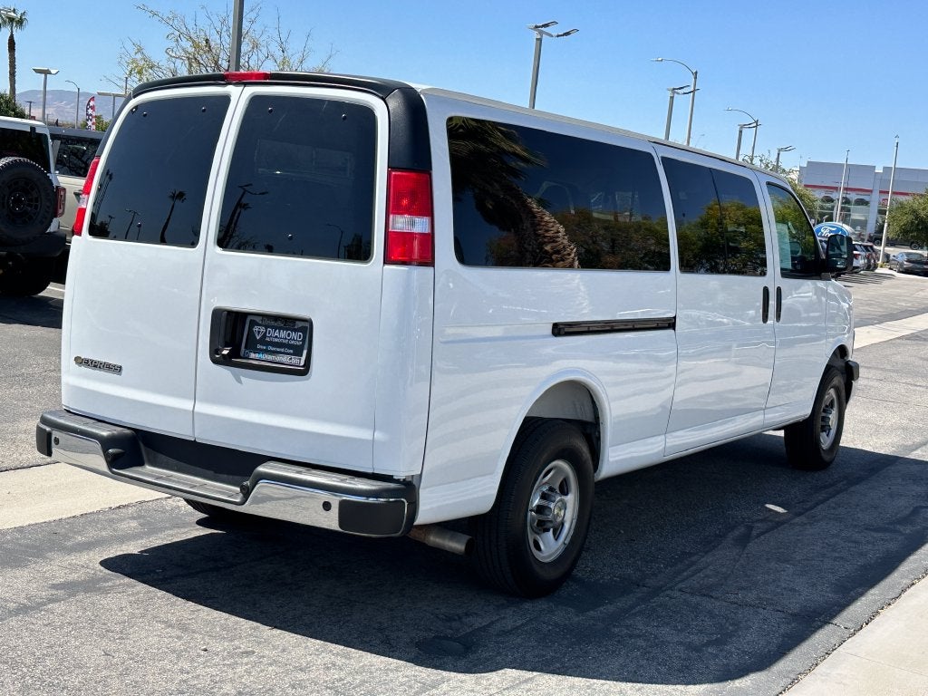 2025 Chevrolet Express 3500 LT Passenger