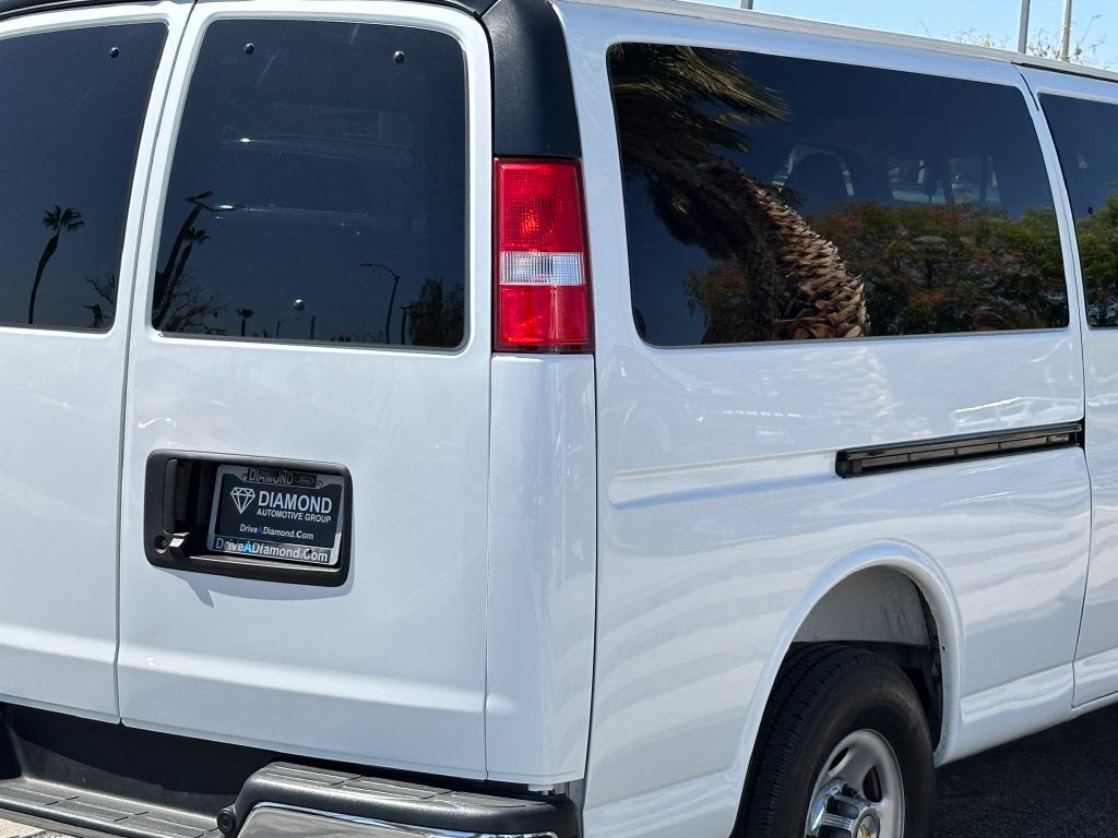 2025 Chevrolet Express 3500 LT Passenger