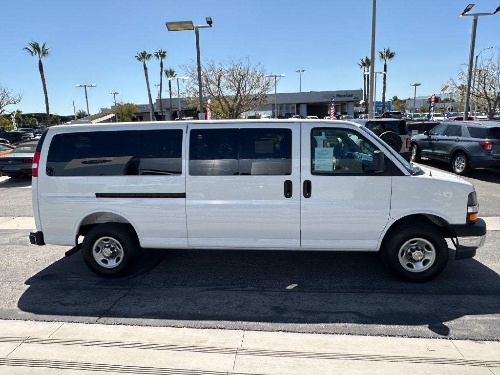 2025 Chevrolet Express 3500 LT Passenger