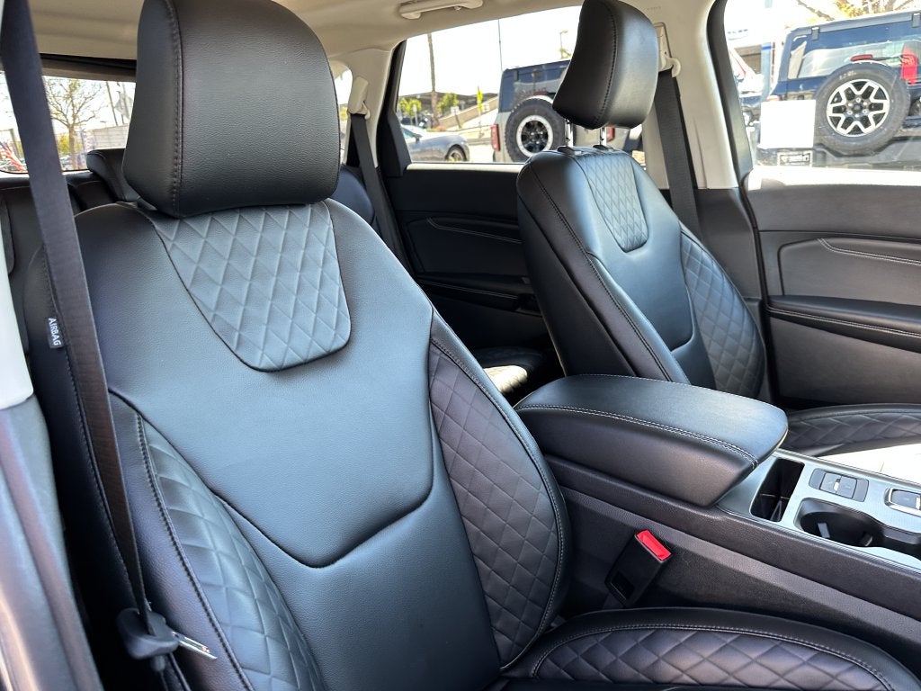 2023 Ford Edge Titanium