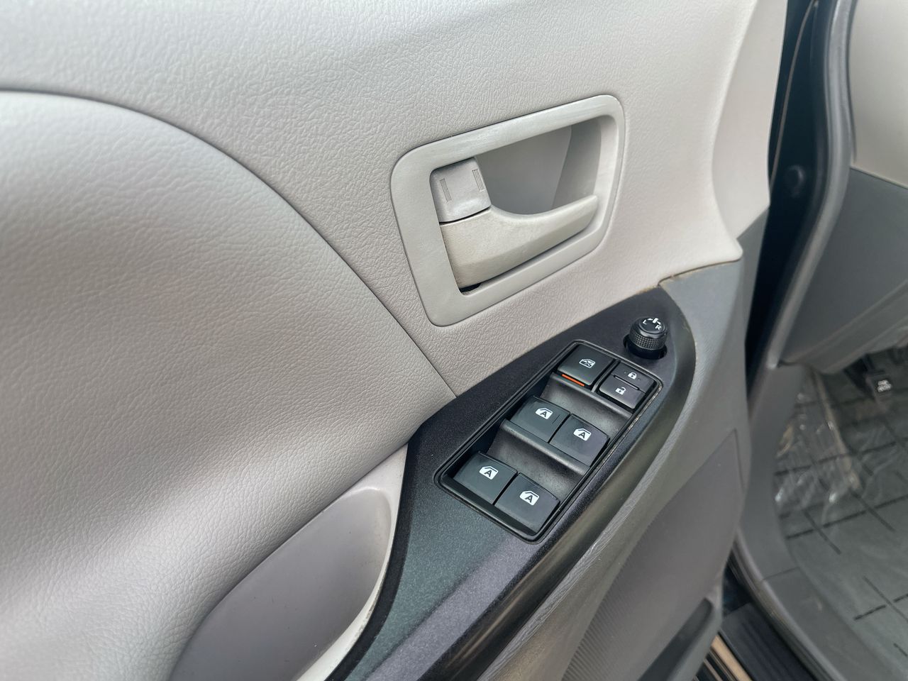 2017 Toyota Sienna L 7-Passenger