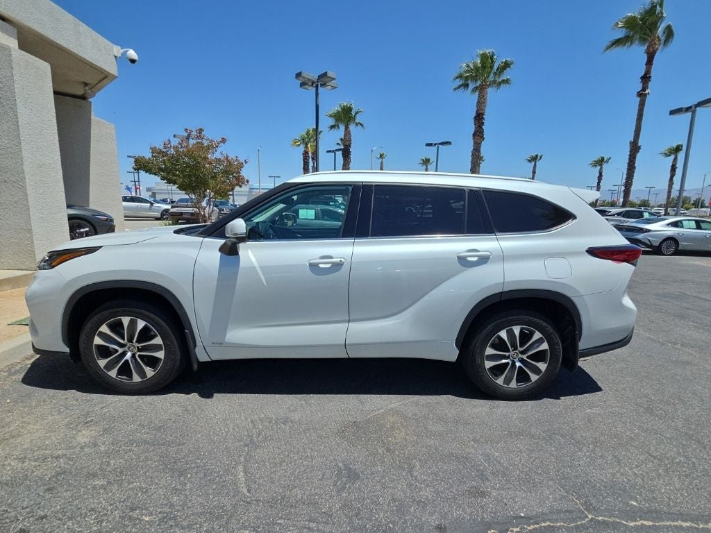 2022 Toyota Highlander Hybrid XLE