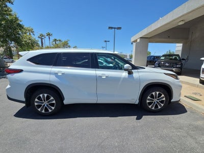 2022 Toyota Highlander Hybrid XLE
