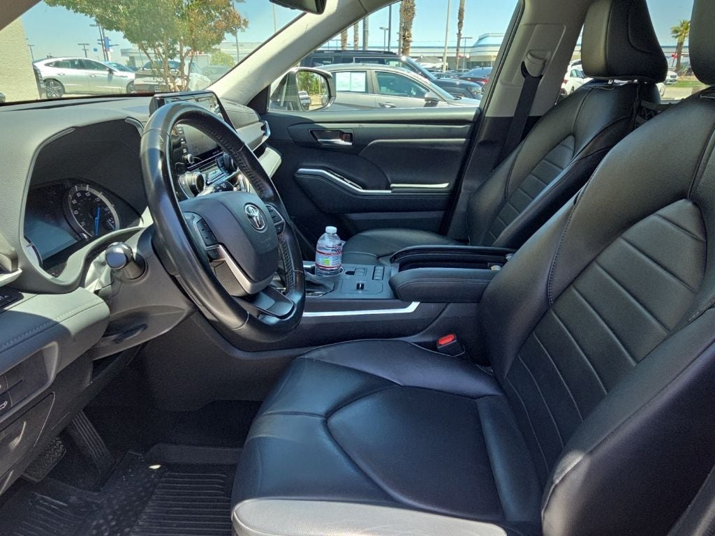 2022 Toyota Highlander Hybrid XLE