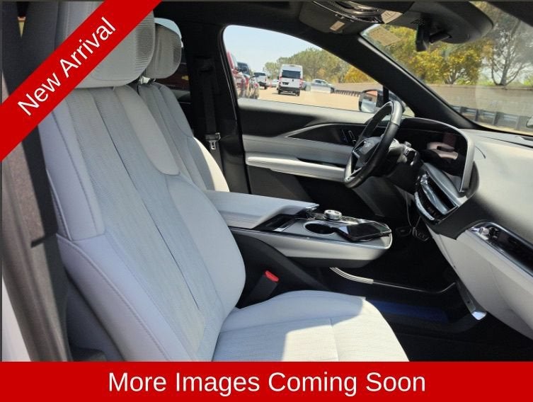 2024 Cadillac LYRIQ Luxury 2