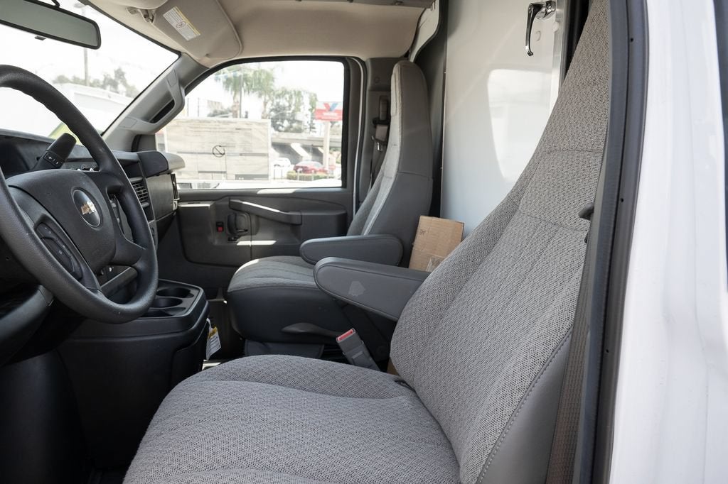 2024 Chevrolet Express Cutaway 3500 1WT