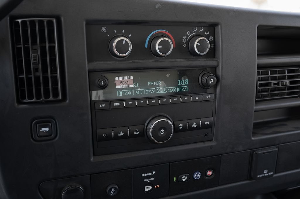 2024 Chevrolet Express Cutaway 3500 1WT