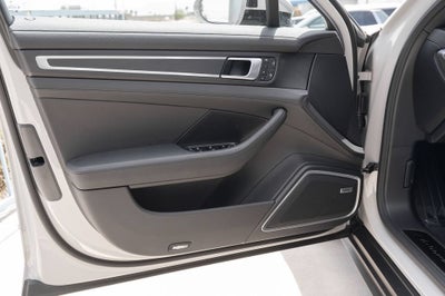 2023 Porsche Panamera Base