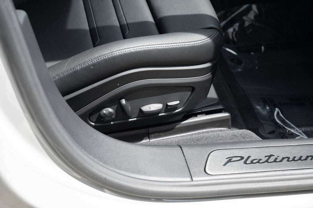 2023 Porsche Panamera Base