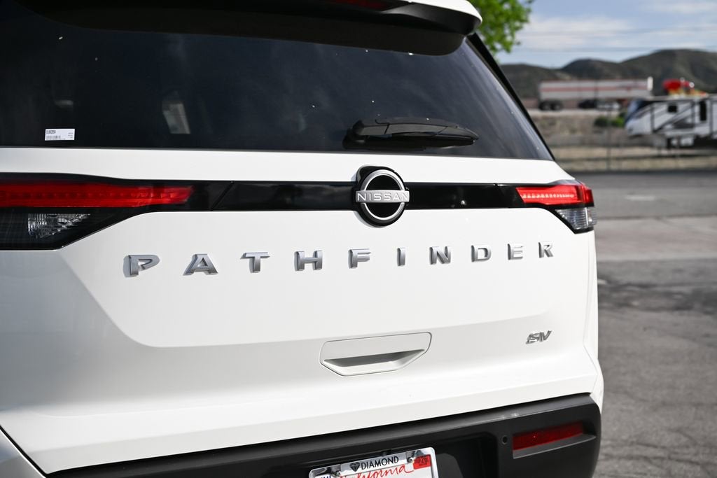 2024 Nissan Pathfinder SV
