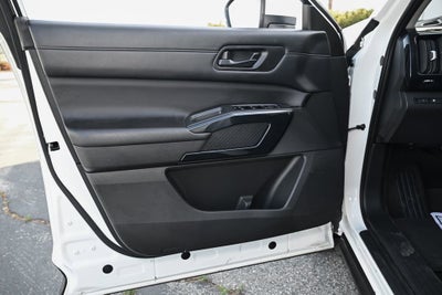 2024 Nissan Pathfinder SV