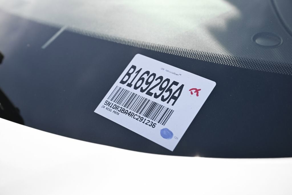 2024 Nissan Pathfinder SV