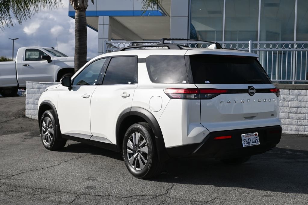 2024 Nissan Pathfinder SV