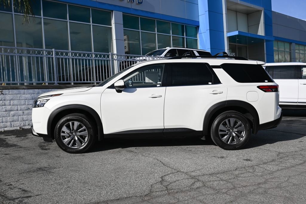 2024 Nissan Pathfinder SV