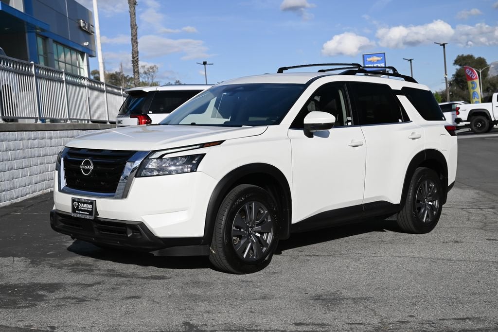 2024 Nissan Pathfinder SV